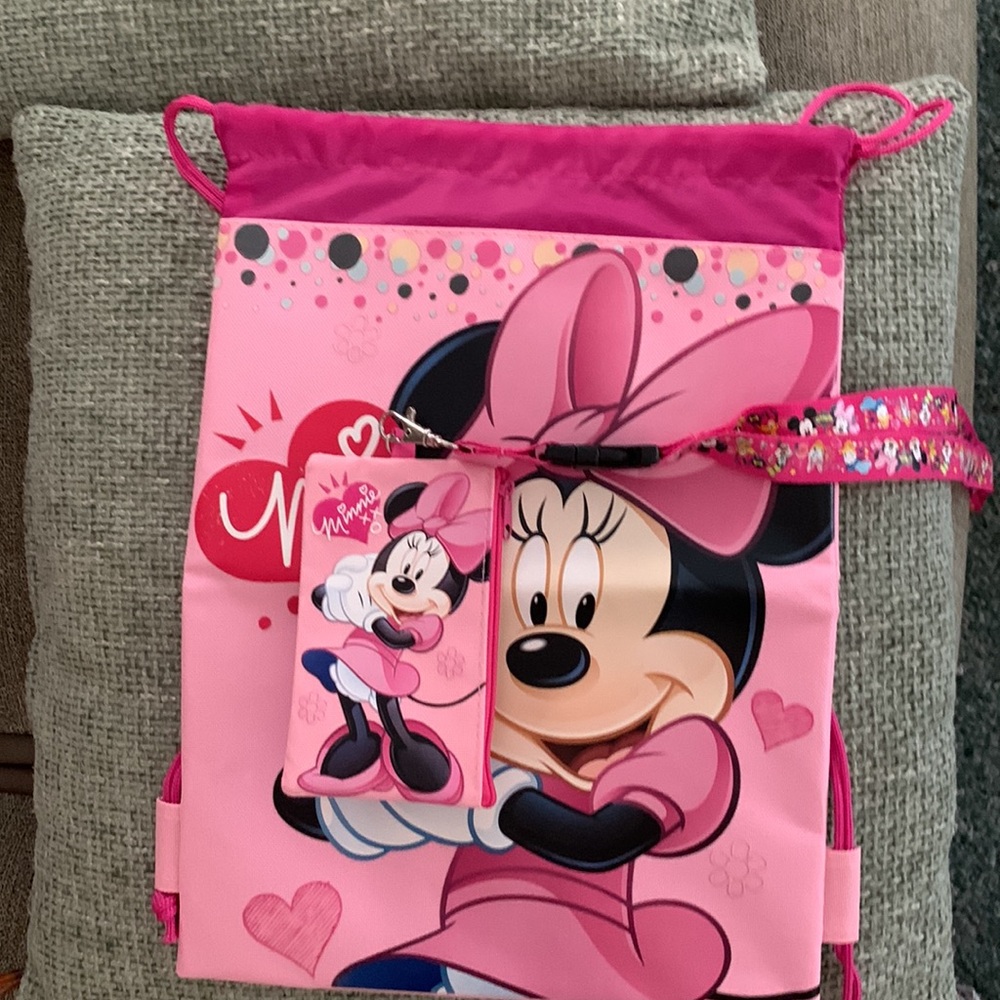 Minnie Mouse drawer string back pack with lanyard wallet